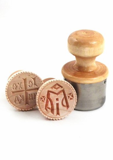 Утварь и подарки Набор для просфор из нарезки и 2 деревянных печатей «Агничной» и «Богородичной» (диаметр 4,5 см)